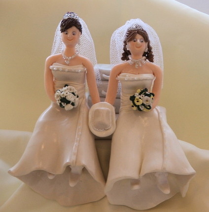 Wedding cake topper for same sex wedding. Photo credit: Wikimedia Commons